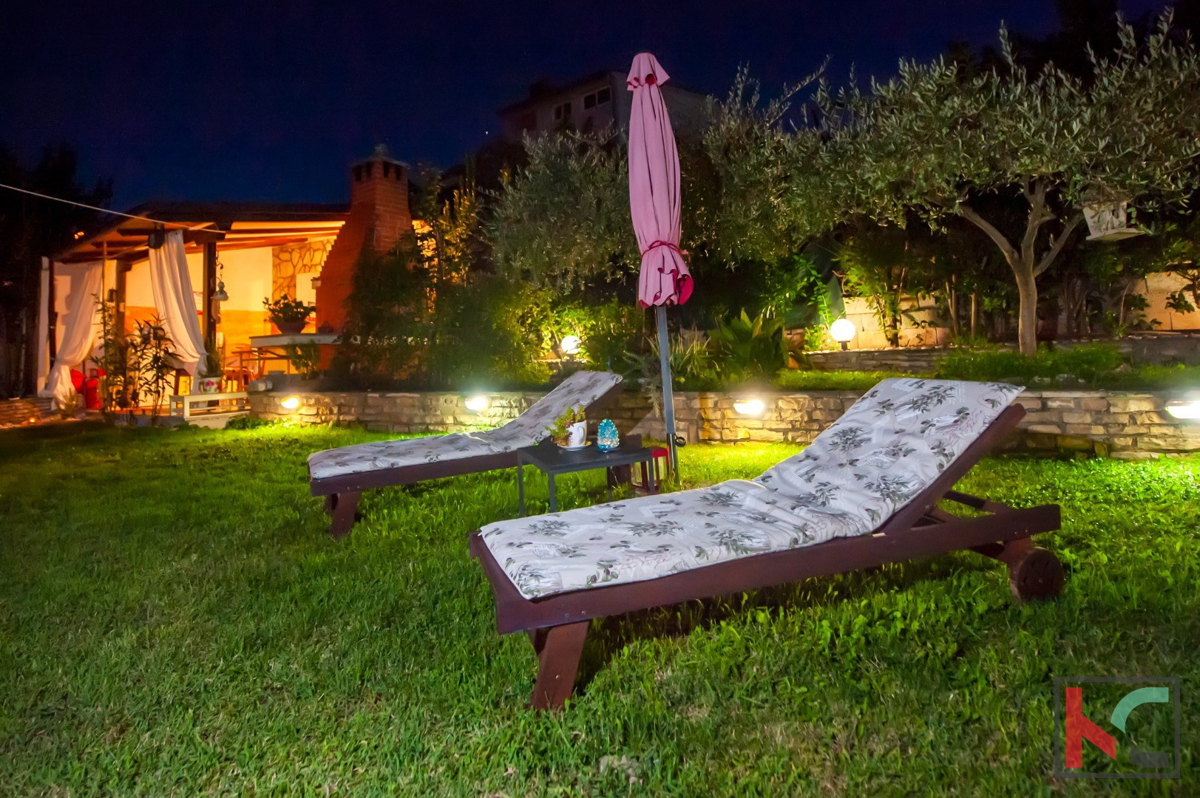 Rovinj, samostojna hiša 360m2 tri apartmaje in ločena hiša je odlična lokacija