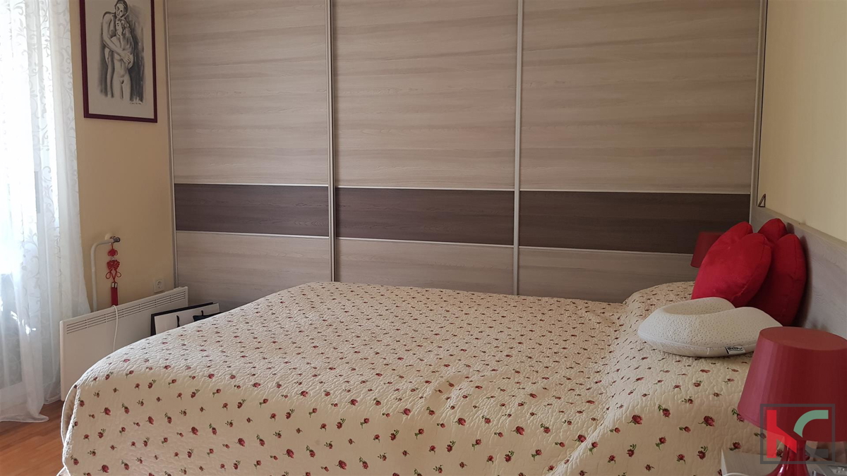 Rovinj, samostojna hiša 360m2 tri apartmaje in ločena hiša je odlična lokacija