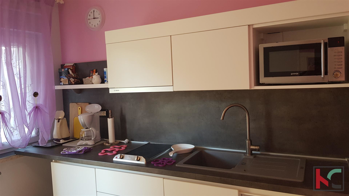 Rovinj, samostojna hiša 360m2 tri apartmaje in ločena hiša je odlična lokacija