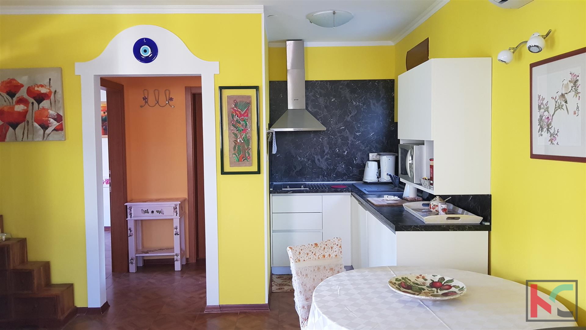 Rovinj, samostojna hiša 360m2 tri apartmaje in ločena hiša je odlična lokacija