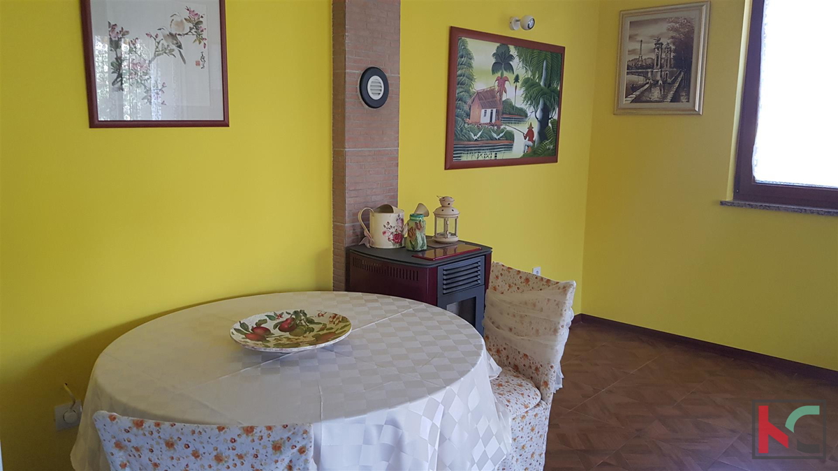 Rovinj, samostojna hiša 360m2 tri apartmaje in ločena hiša je odlična lokacija