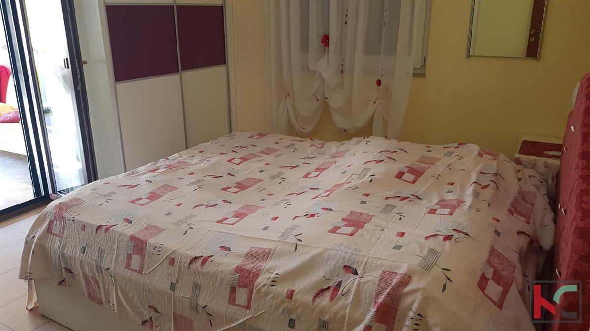 Rovinj, samostojna hiša 360m2 tri apartmaje in ločena hiša je odlična lokacija