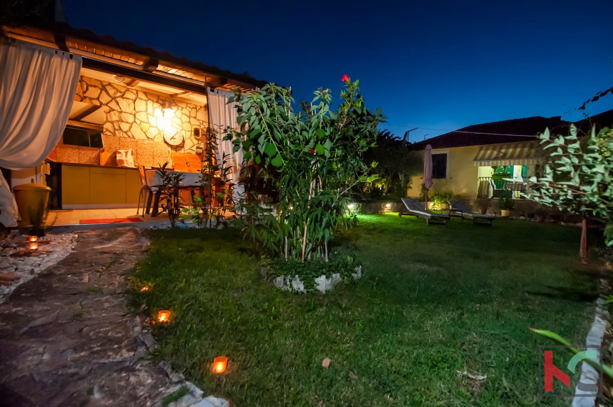 Rovinj, samostojna hiša 360m2 tri apartmaje in ločena hiša je odlična lokacija