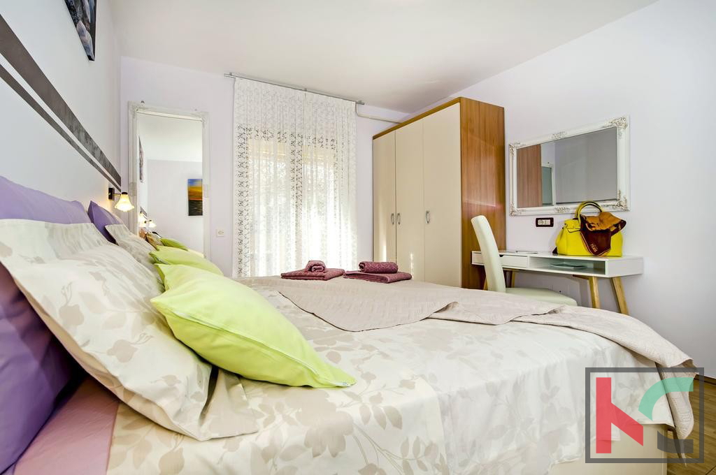 Rovinj, samostojna hiša 360m2 tri apartmaje in ločena hiša je odlična lokacija