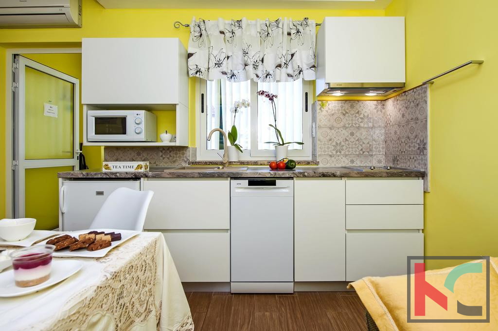Rovinj, samostojna hiša 360m2 tri apartmaje in ločena hiša je odlična lokacija