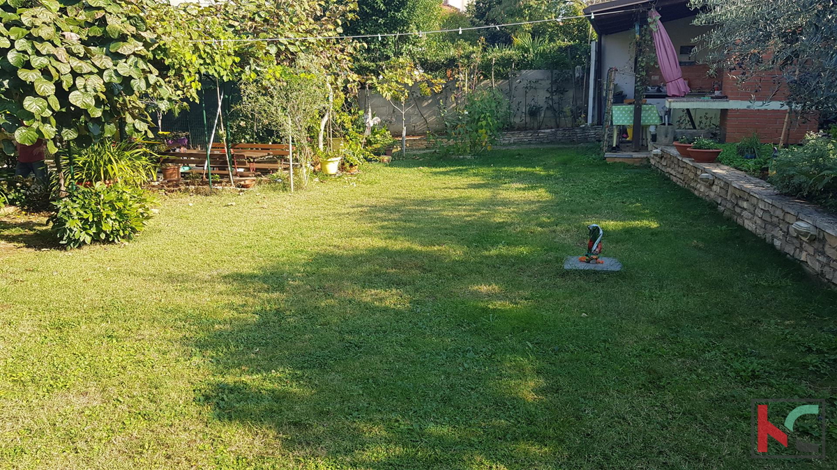Rovinj, samostojna hiša 360m2 tri apartmaje in ločena hiša je odlična lokacija