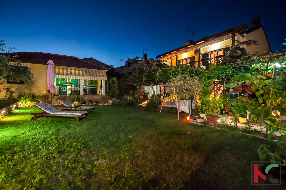 Rovinj, samostojna hiša 360m2 tri apartmaje in ločena hiša je odlična lokacija