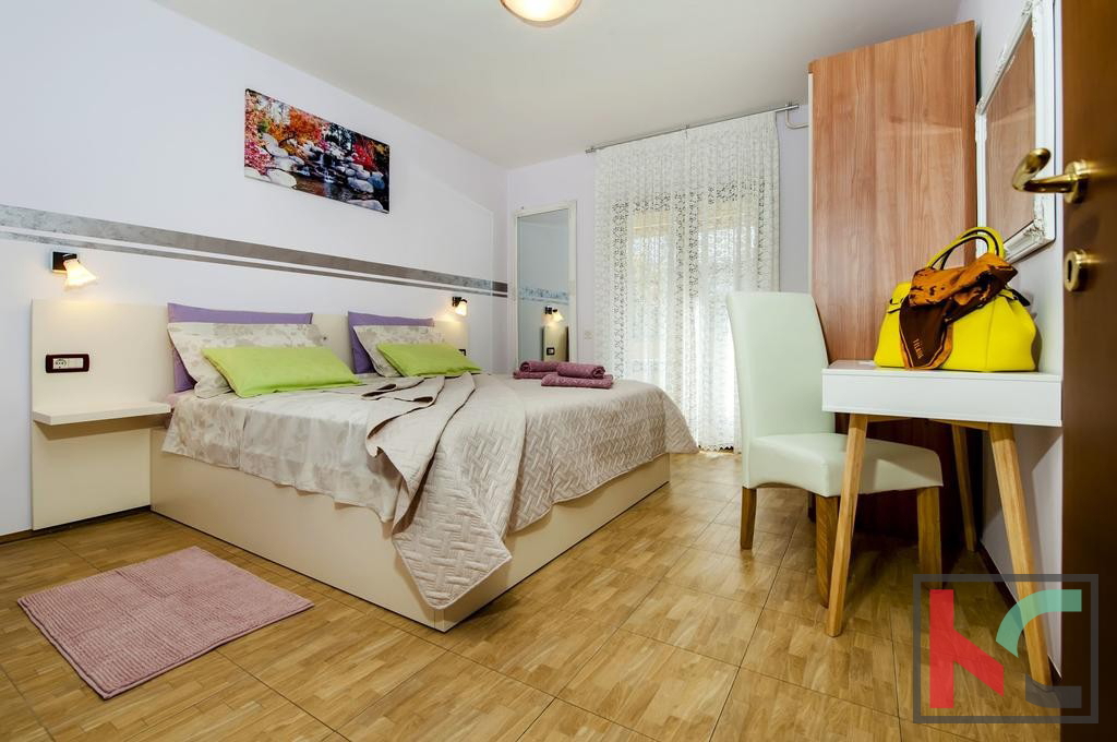 Rovinj, samostojna hiša 360m2 tri apartmaje in ločena hiša je odlična lokacija