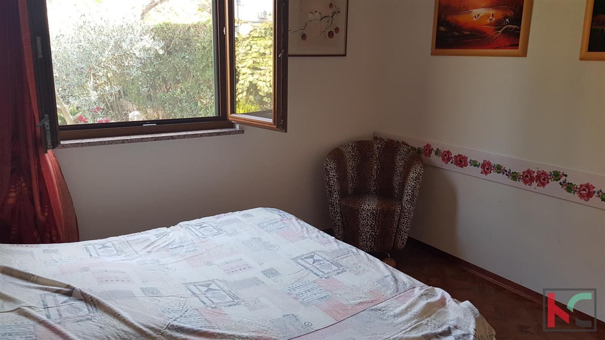 Rovinj, samostojna hiša 360m2 tri apartmaje in ločena hiša je odlična lokacija