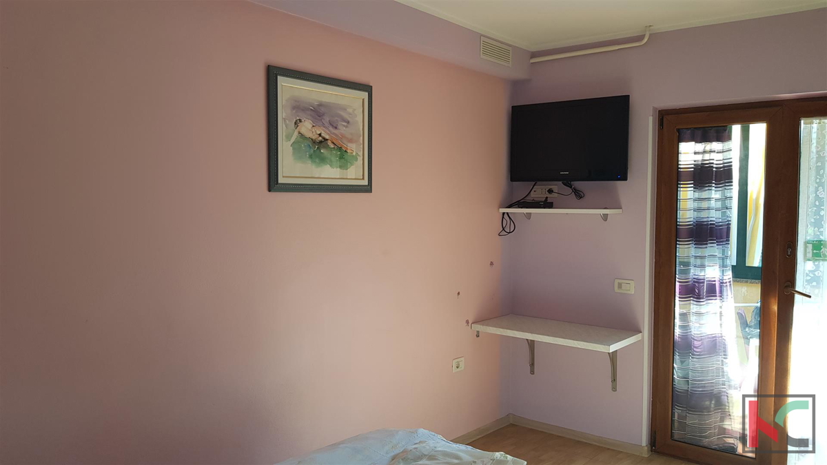 Rovinj, samostojna hiša 360m2 tri apartmaje in ločena hiša je odlična lokacija