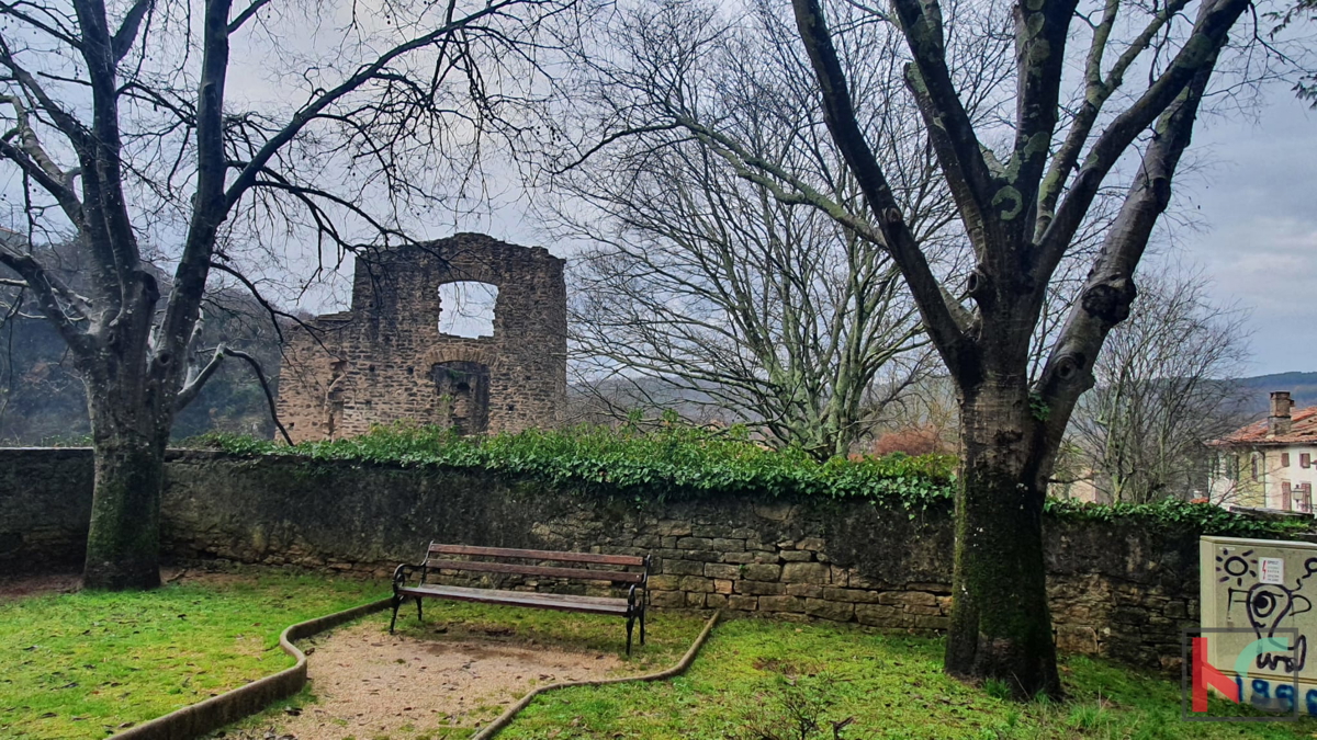 Pazin, lepa hiša v centru mesta 118m2, z notranjim bazenom in wellnessom, #prodaja