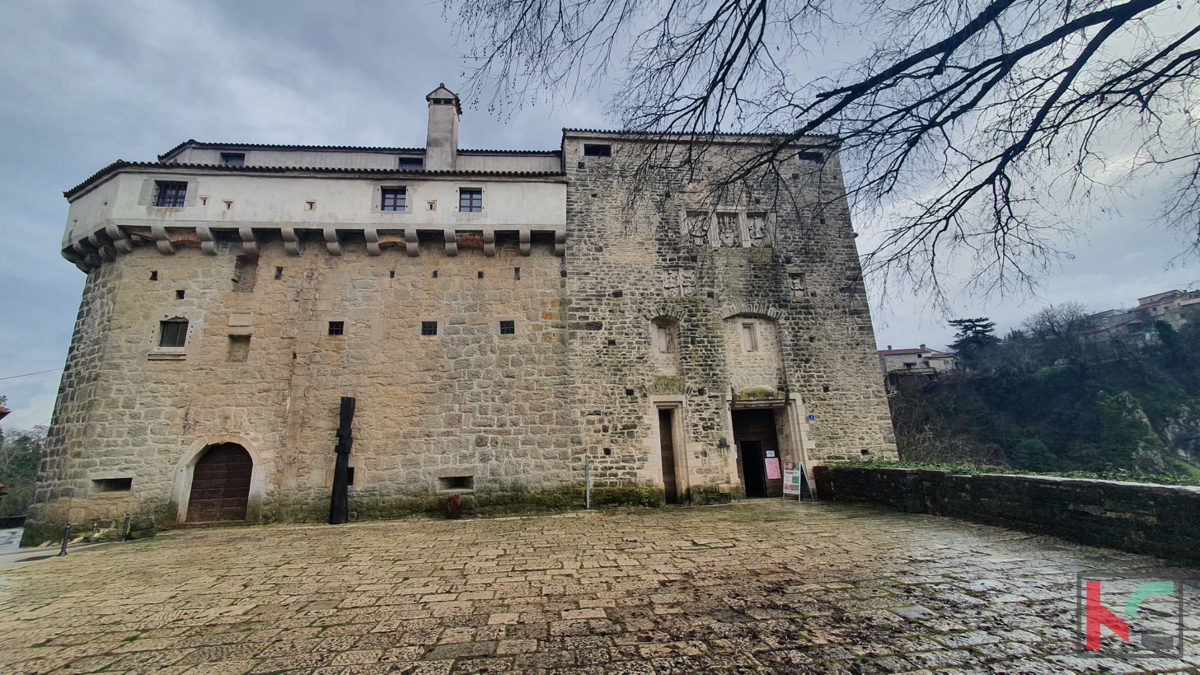 Pazin, lepa hiša v centru mesta 118m2, z notranjim bazenom in wellnessom, #prodaja