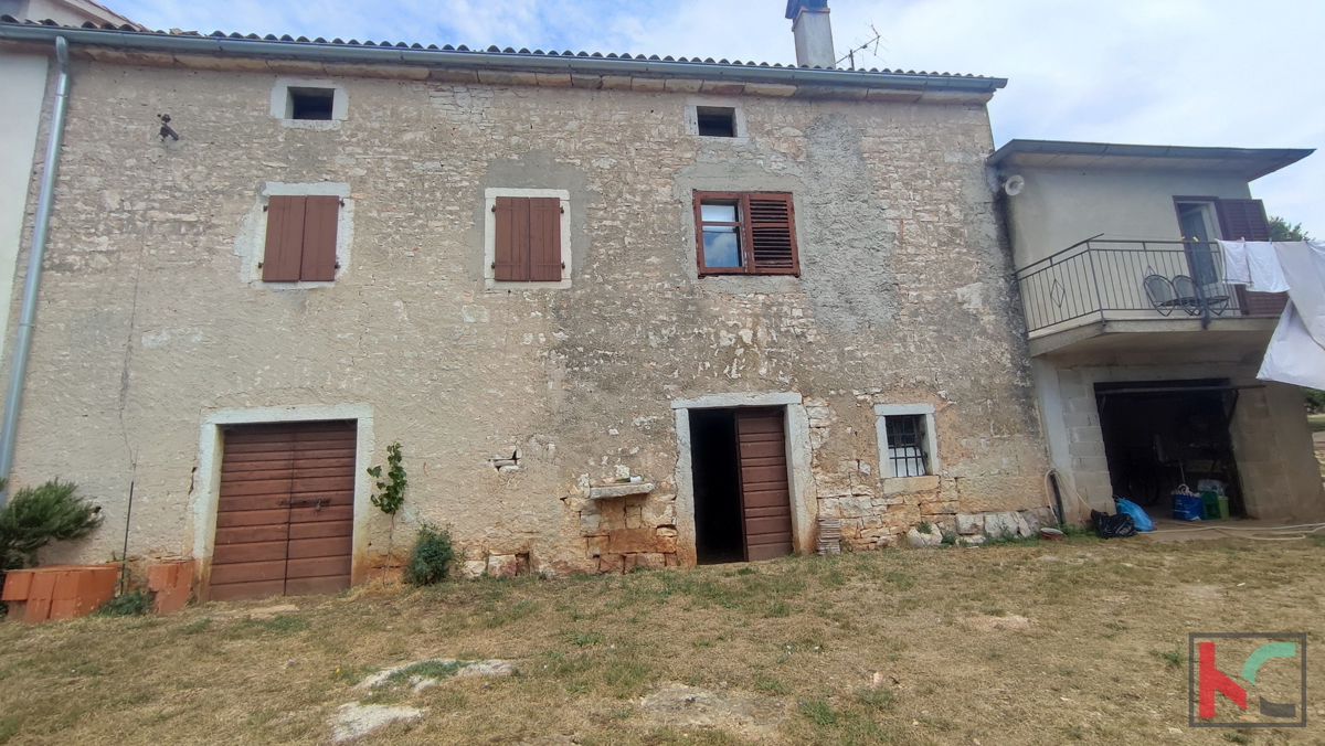 Istra, Sveti Lovreč, prenovljena kamnita hiša z bazenom, hiša za obnovo na parceli 9235m2, #prodaja