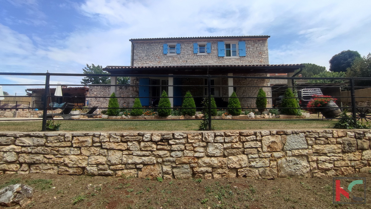 Istra, Sveti Lovreč, prenovljena kamnita hiša z bazenom, hiša za obnovo na parceli 9235m2, #prodaja