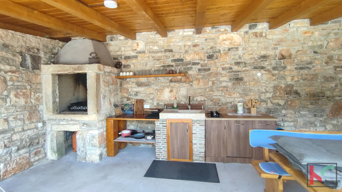 Istra, Sveti Lovreč, prenovljena kamnita hiša z bazenom, hiša za obnovo na parceli 9235m2, #prodaja