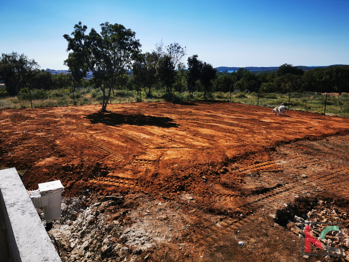 Pula, Šijana, kmetijsko zemljišče 2200 m2 z načrtovano gradnjo in bazenom #prodaja
