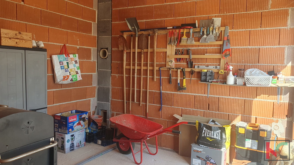 Pula, Šijana, kmetijsko zemljišče 2200 m2 z načrtovano gradnjo in bazenom #prodaja