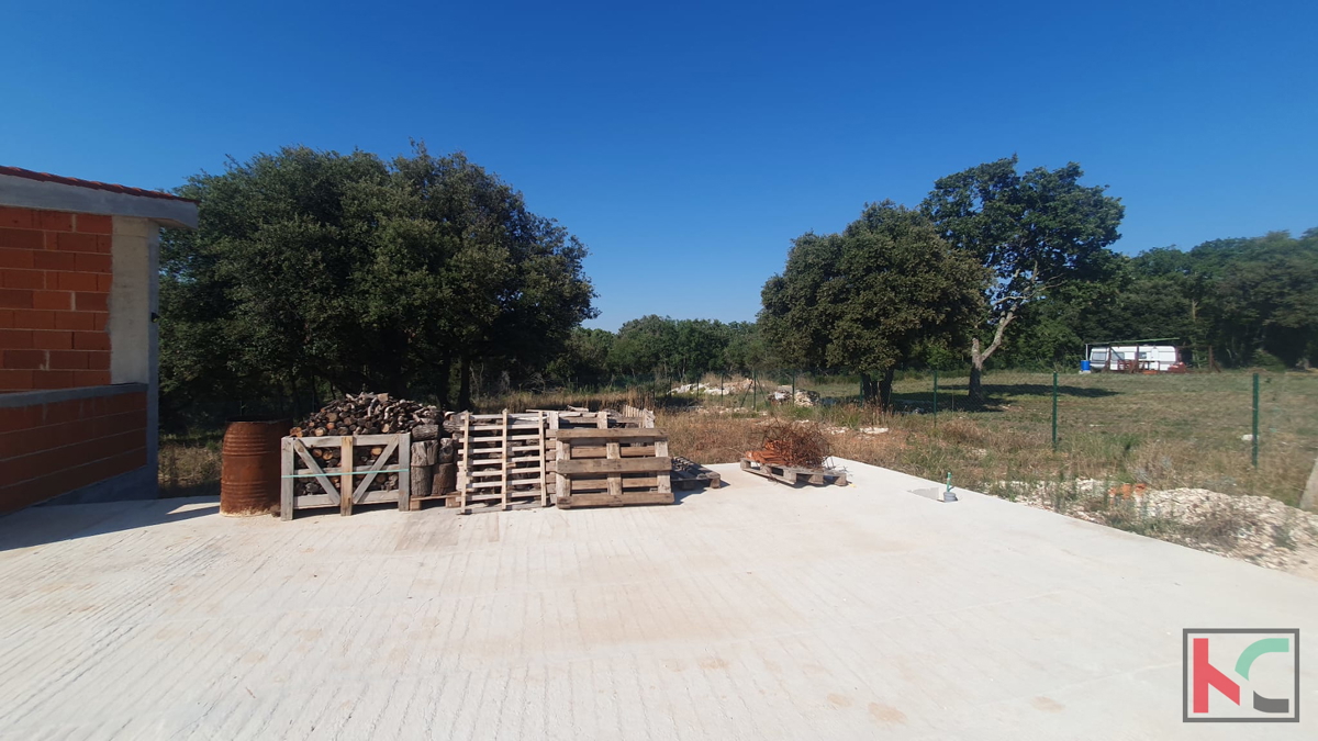 Pula, Šijana, kmetijsko zemljišče 2200 m2 z načrtovano gradnjo in bazenom #prodaja