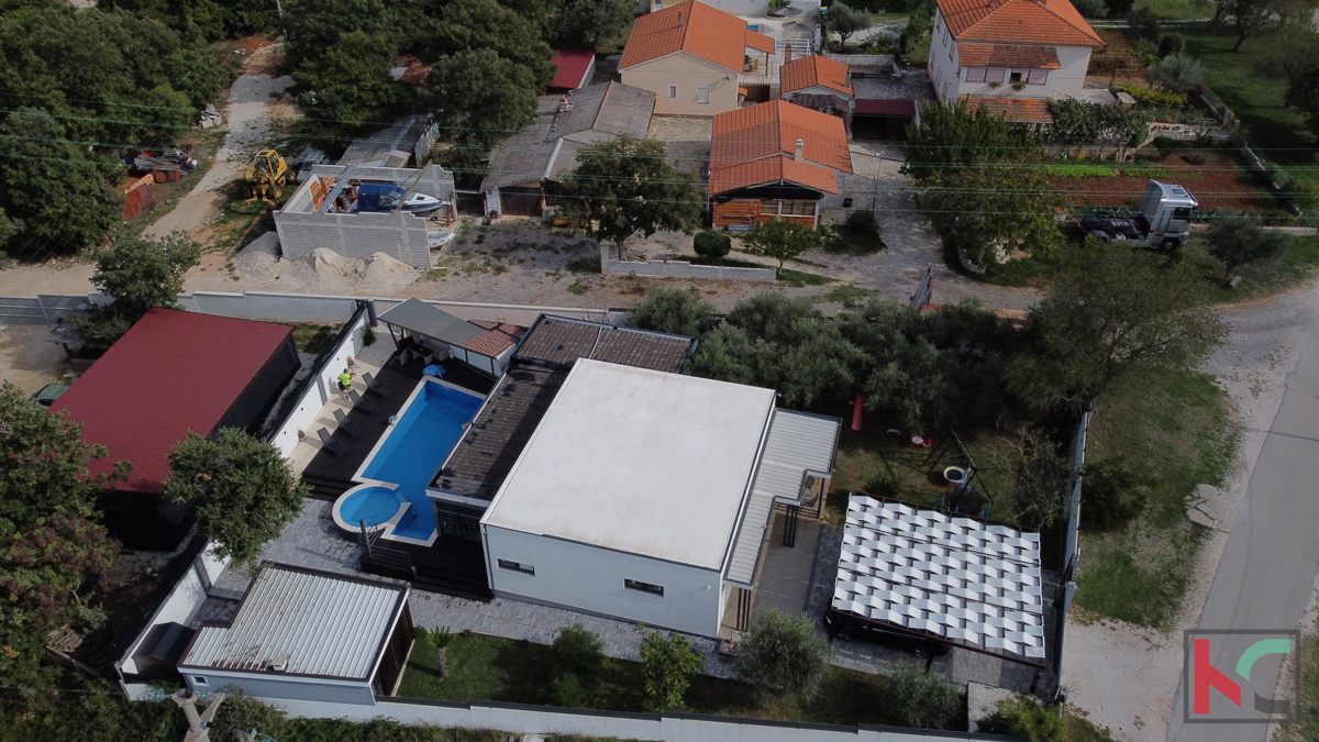 Istra, Vodnjan, počitniška hiša z bazenom in urejenim vrtom na mirni lokaciji, #razprodaja