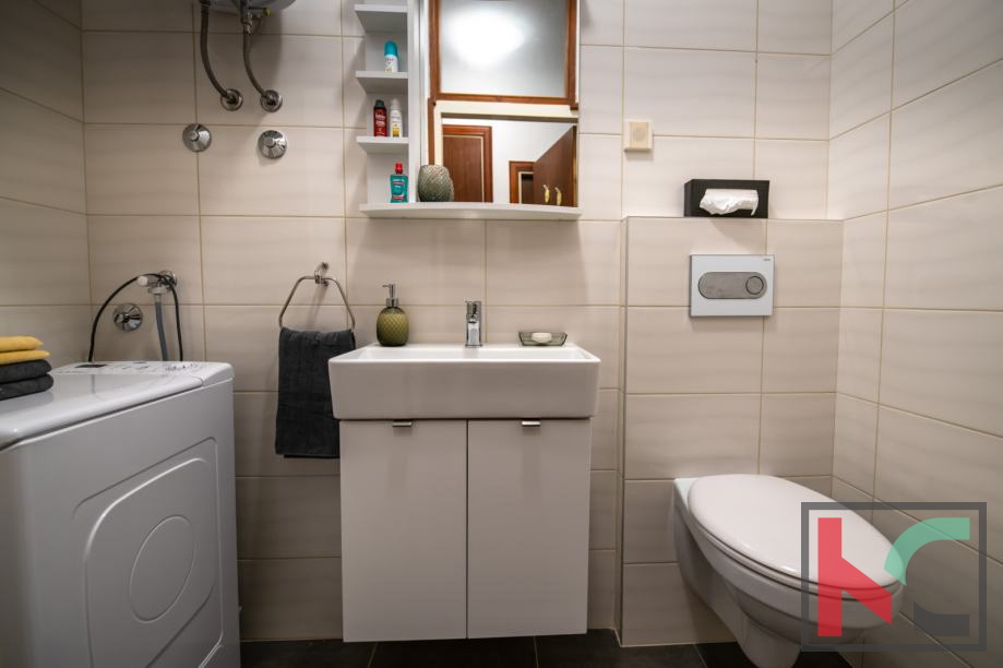 Medulin, Vinkuran, hiša z dvema apartmajema 210m2 bivalne površine, 300 m od morja #prodaja