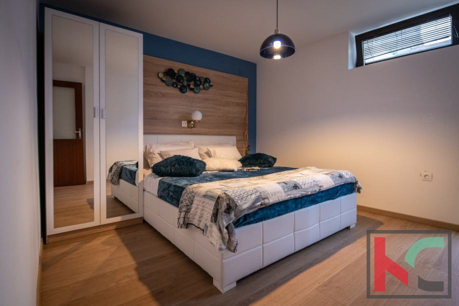 Medulin, Vinkuran, hiša z dvema apartmajema 210m2 bivalne površine, 300 m od morja #prodaja