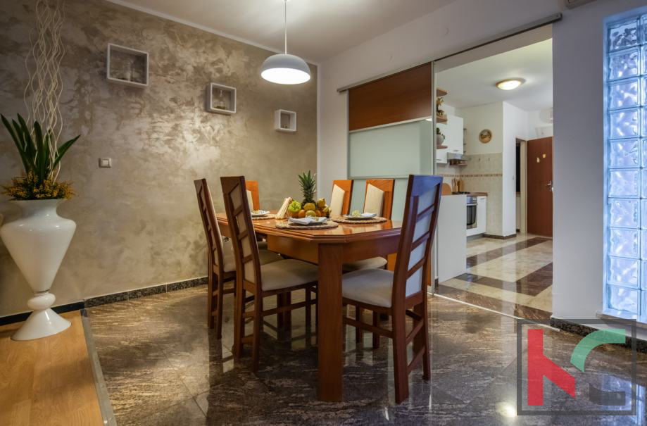 Medulin, Vinkuran, hiša z dvema apartmajema 210m2 bivalne površine, 300 m od morja #prodaja