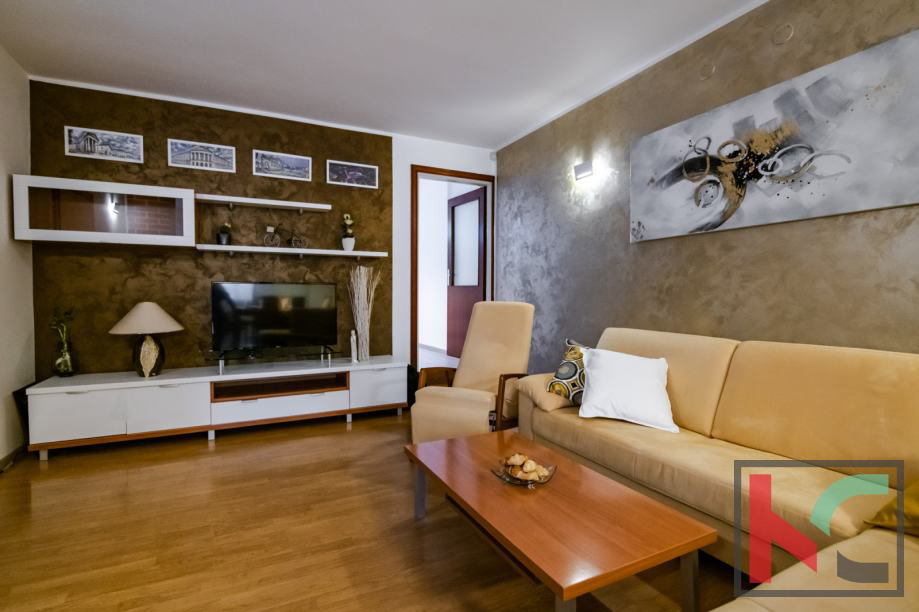 Medulin, Vinkuran, hiša z dvema apartmajema 210m2 bivalne površine, 300 m od morja #prodaja