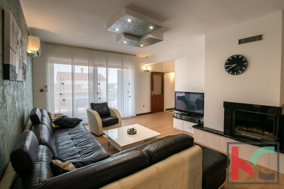 Medulin, Vinkuran, hiša z dvema apartmajema 210m2 bivalne površine, 300 m od morja #prodaja