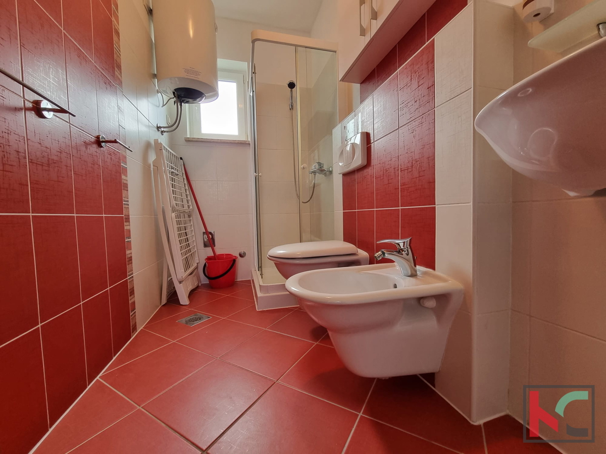 Istra, Medulin, počitniška hiša z dvema apartmajema, 200m od plaže, #prodaja