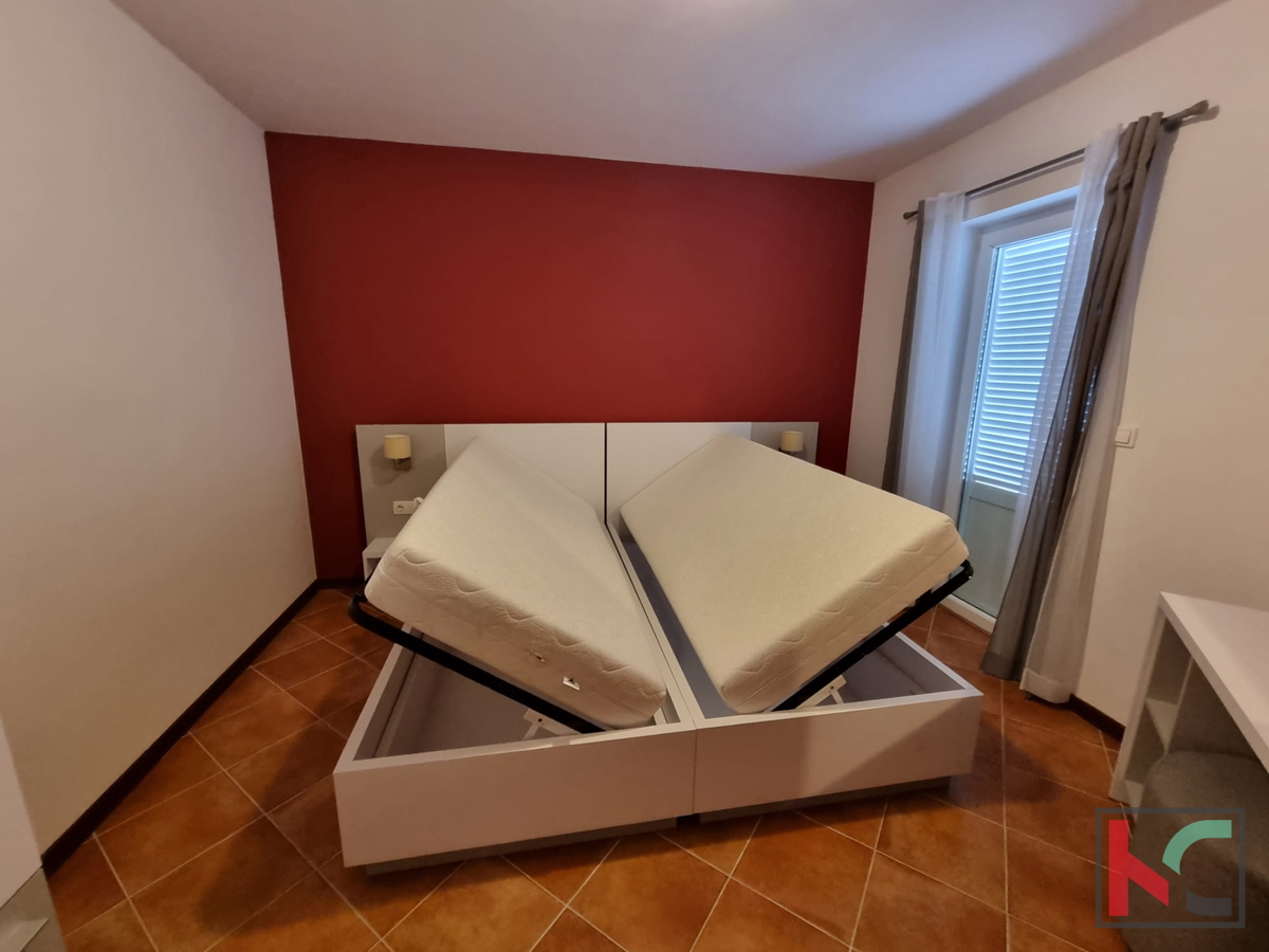 Istra, Medulin, počitniška hiša z dvema apartmajema, 200m od plaže, #prodaja