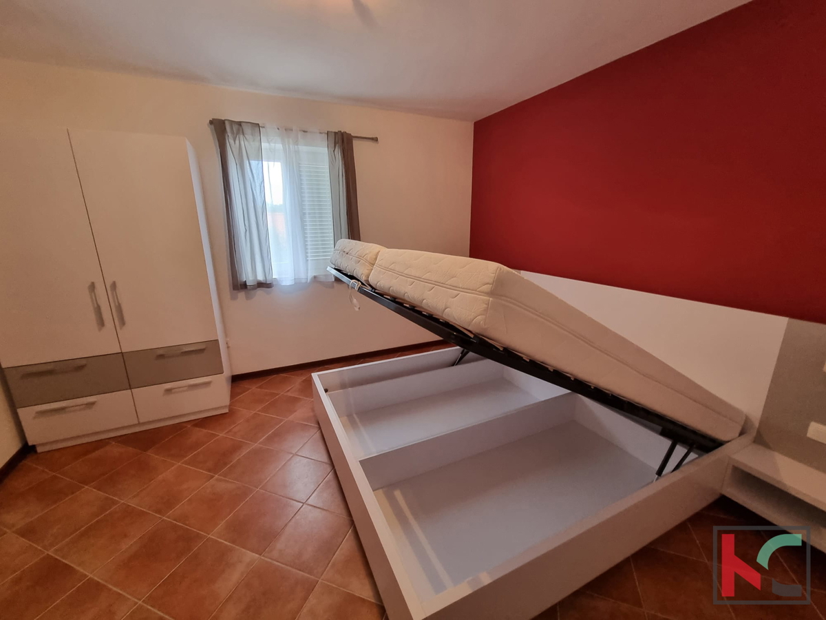 Istra, Medulin, počitniška hiša z dvema apartmajema, 200m od plaže, #prodaja