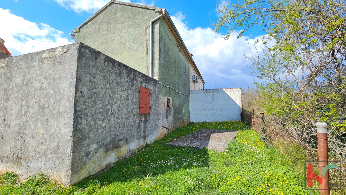 Istra, Barban, stara istrska kamnita hiša s skednjem na velikem vrtu, #prodaja