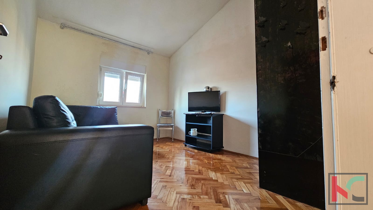 Pula, Valdebek, 6sobna hiša z urejenim poslovnim prostorom #prodaja
