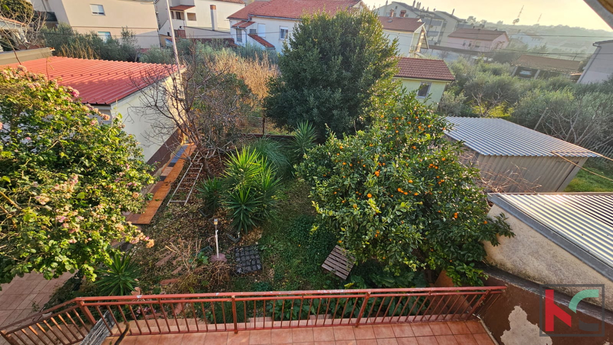 Pula, Valdebek, 6sobna hiša z urejenim poslovnim prostorom #prodaja