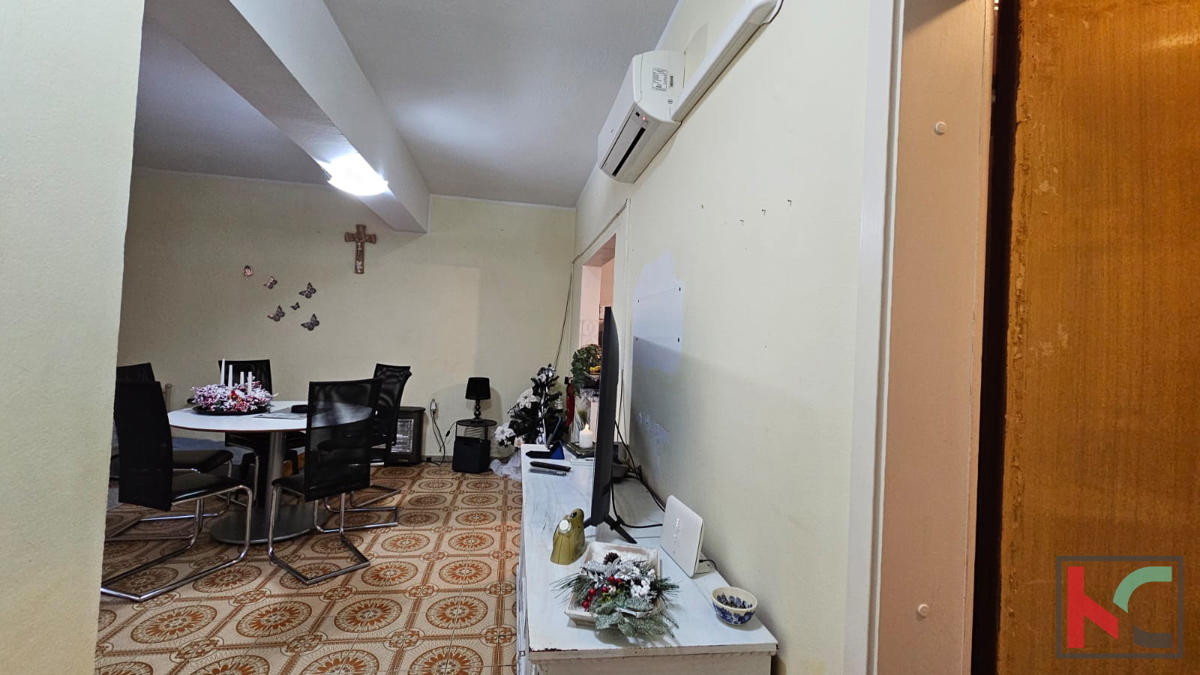 Pula, Valdebek, 6sobna hiša z urejenim poslovnim prostorom #prodaja