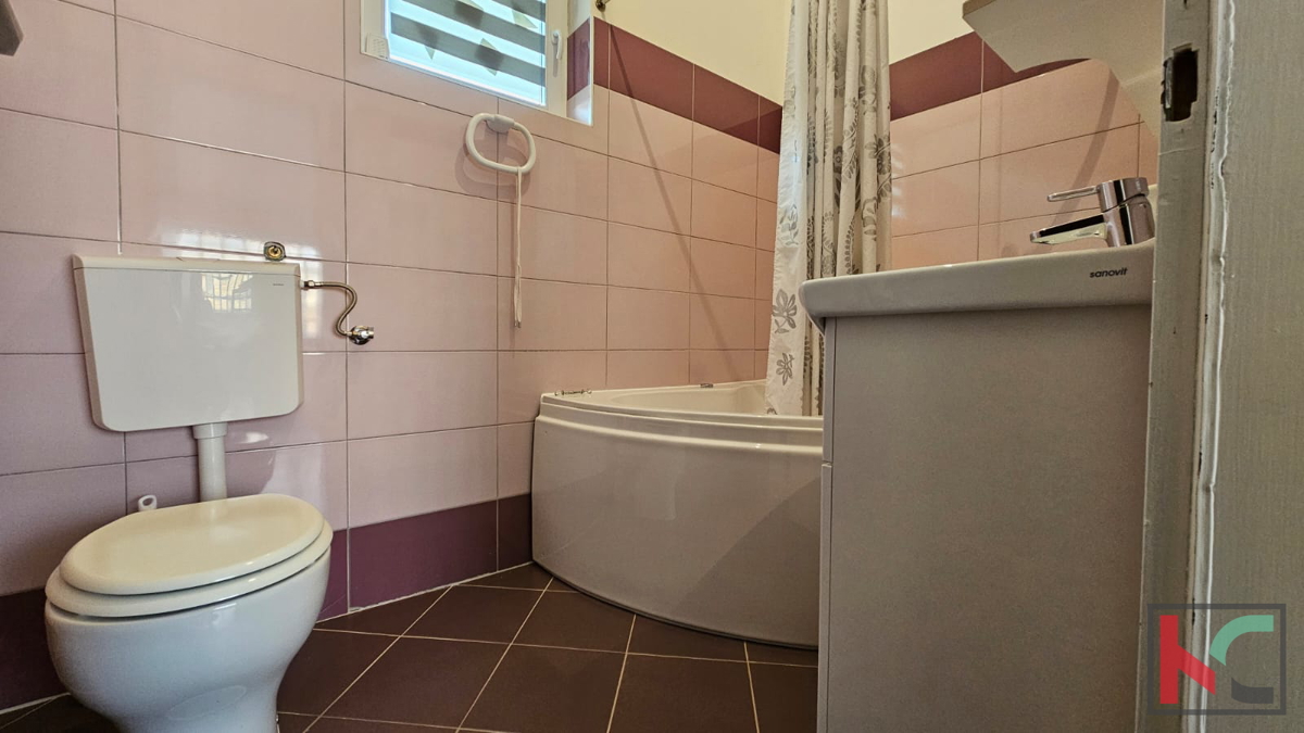 Pula, Valdebek, 6sobna hiša z urejenim poslovnim prostorom #prodaja