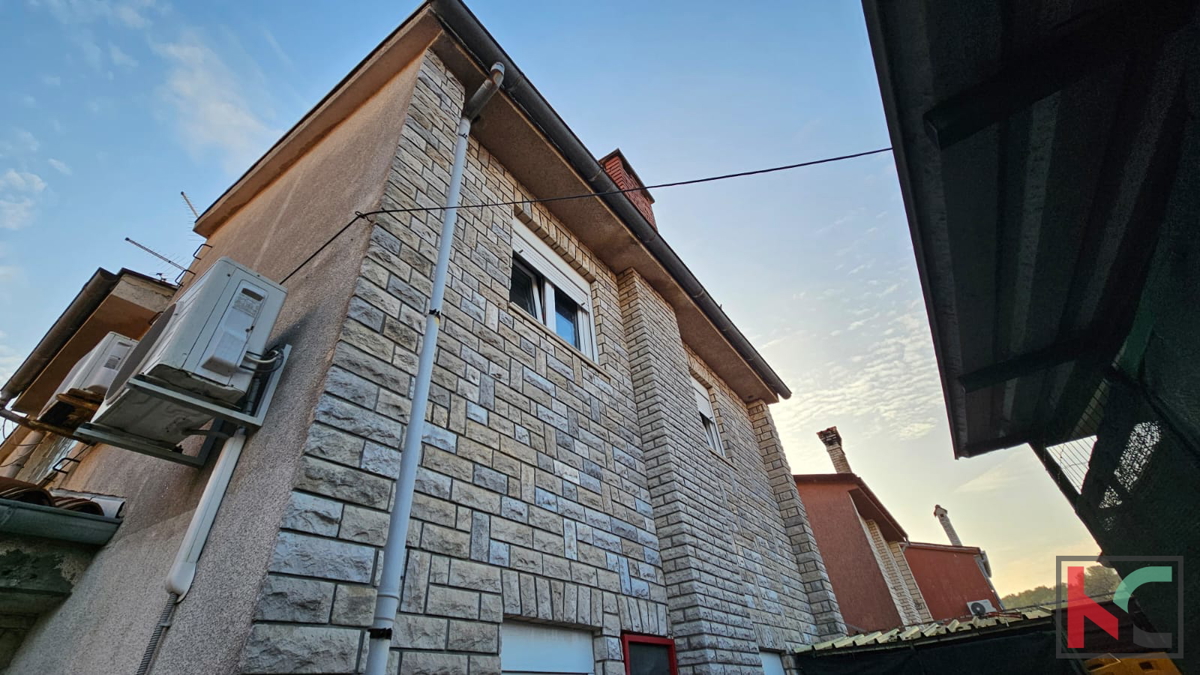 Pula, Valdebek, 6sobna hiša z urejenim poslovnim prostorom #prodaja