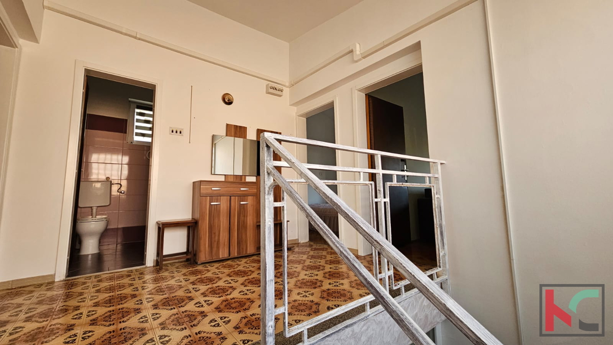 Pula, Valdebek, 6sobna hiša z urejenim poslovnim prostorom #prodaja