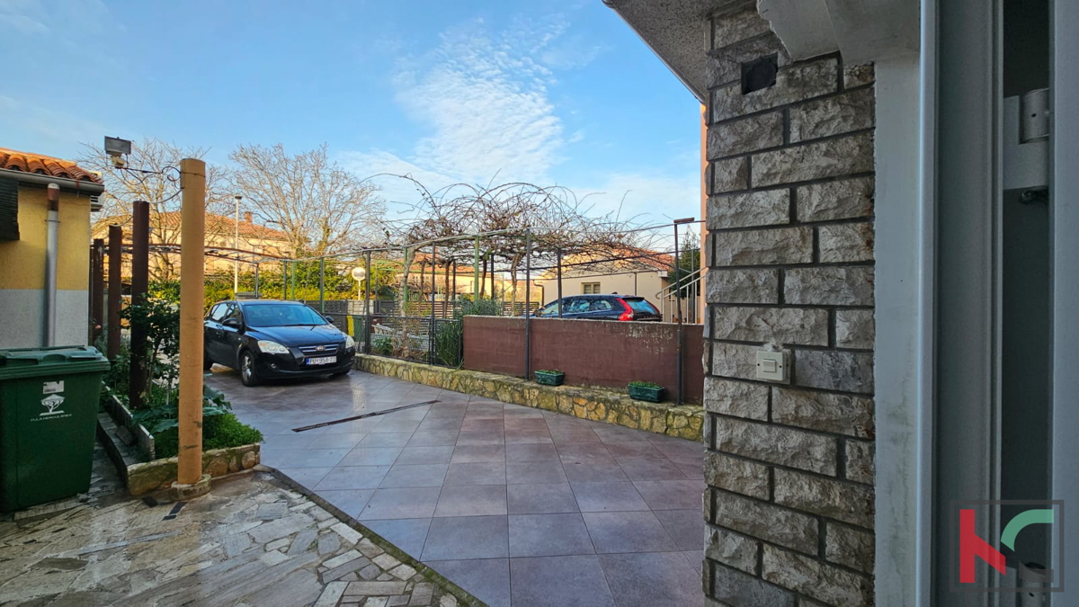 Pula, Valdebek, 6sobna hiša z urejenim poslovnim prostorom #prodaja