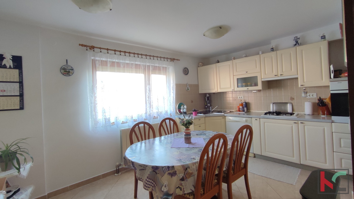 Istra, Vidikovac, hiša z dvoriščem in dodatnim apartmajem, zahtevana lokacija #prodaja