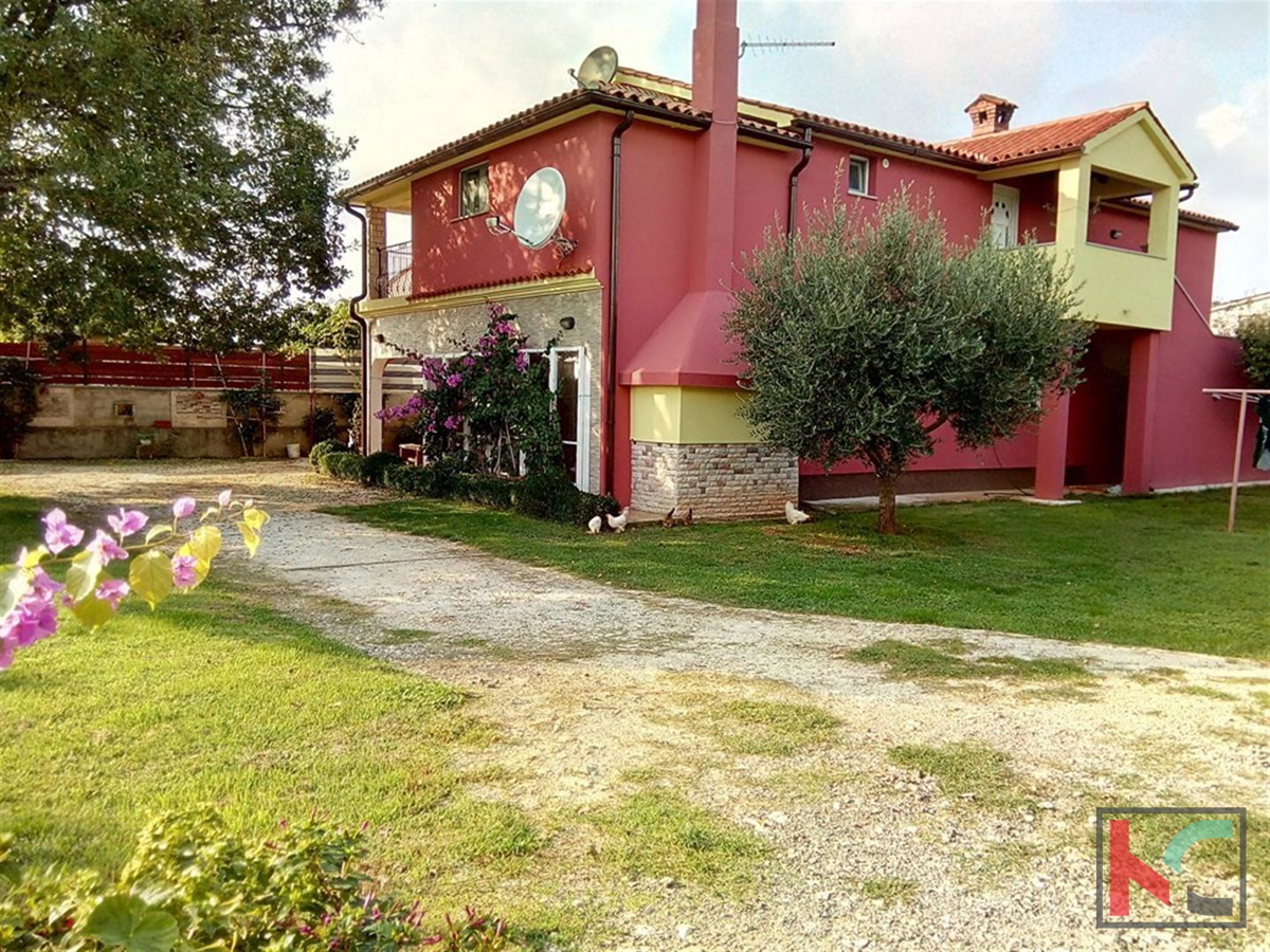 Ližnjan, Šišan, samostojna hiša 230m2 s tremi apartmaji, 900m2 vrta, mirna lokacija
