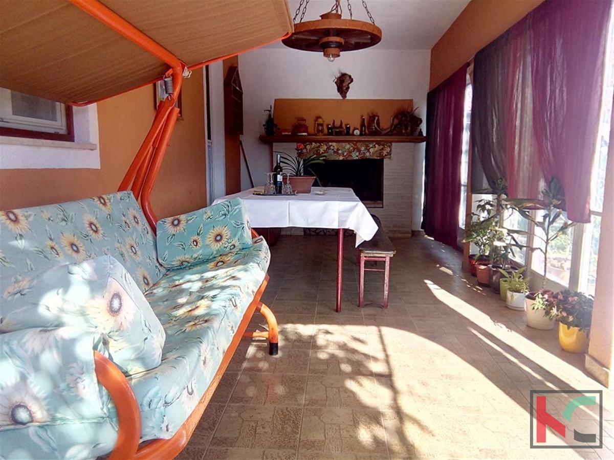 Ližnjan, Šišan, samostojna hiša 230m2 s tremi apartmaji, 900m2 vrta, mirna lokacija