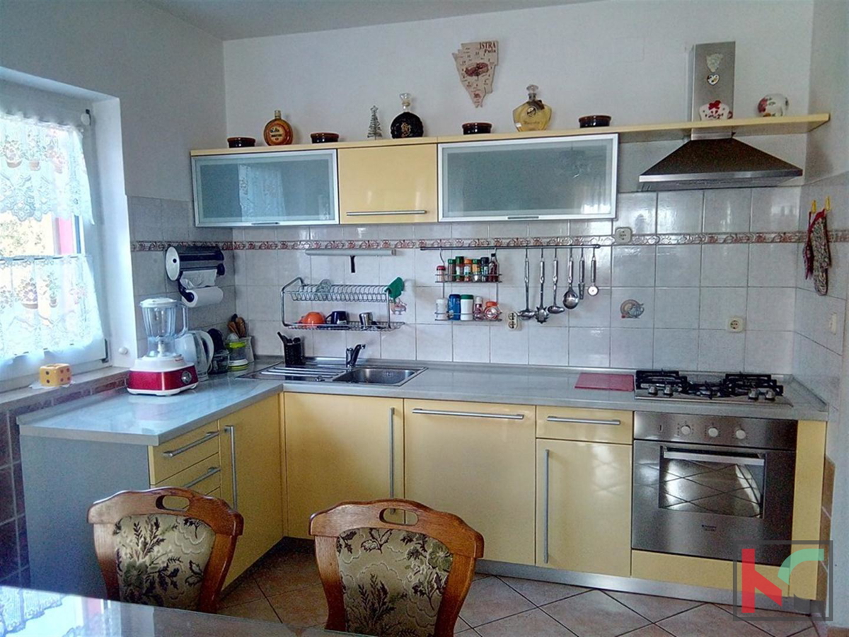 Ližnjan, Šišan, samostojna hiša 230m2 s tremi apartmaji, 900m2 vrta, mirna lokacija