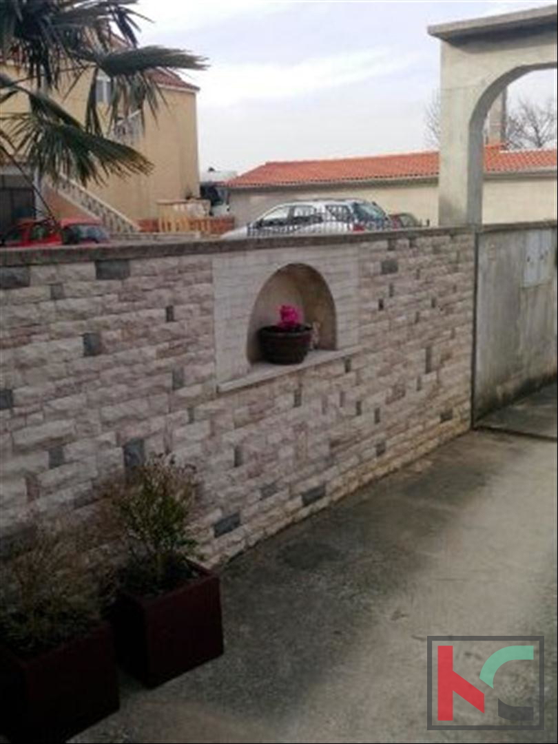 Ližnjan, Šišan, samostojna hiša 230m2 s tremi apartmaji, 900m2 vrta, mirna lokacija