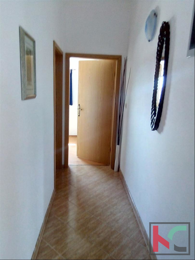 Ližnjan, Šišan, samostojna hiša 230m2 s tremi apartmaji, 900m2 vrta, mirna lokacija