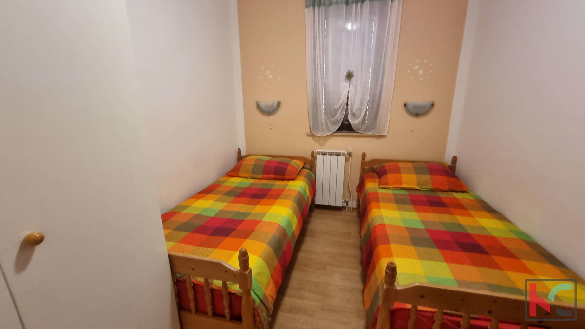 Istra, Fažana, hiša s 5 apartmaji in pogledom na morje