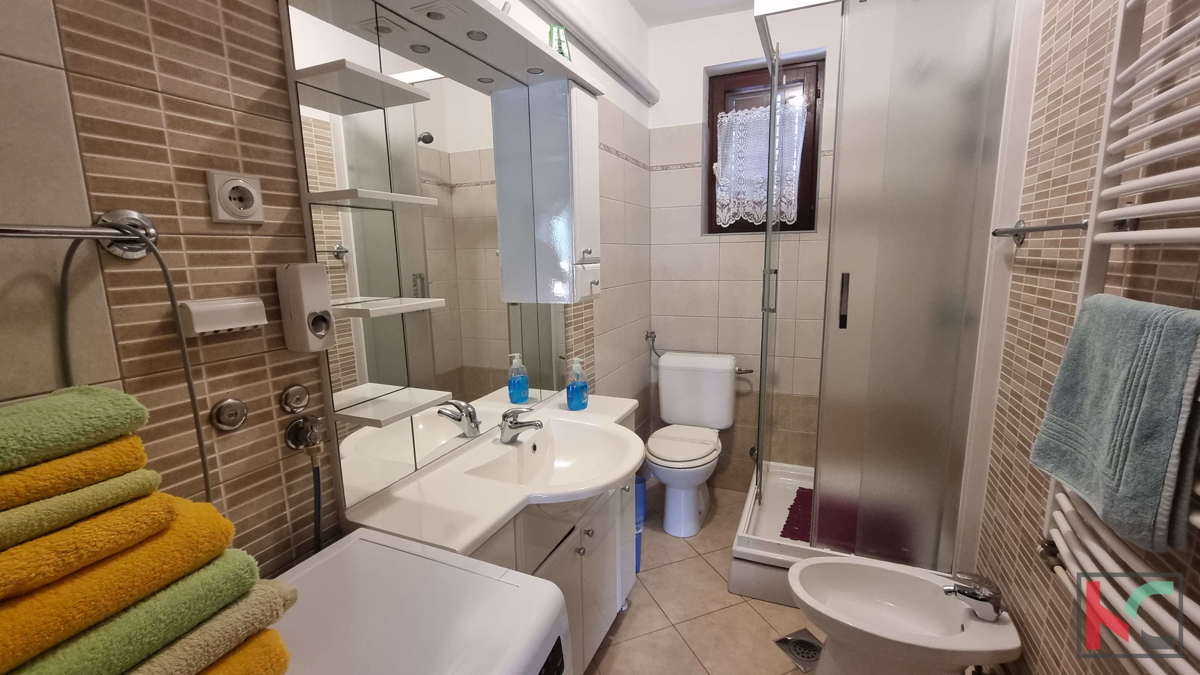 Istra, Fažana, hiša s 5 apartmaji in pogledom na morje