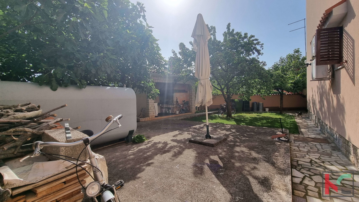 Istra, Fažana, hiša s 5 apartmaji in pogledom na morje