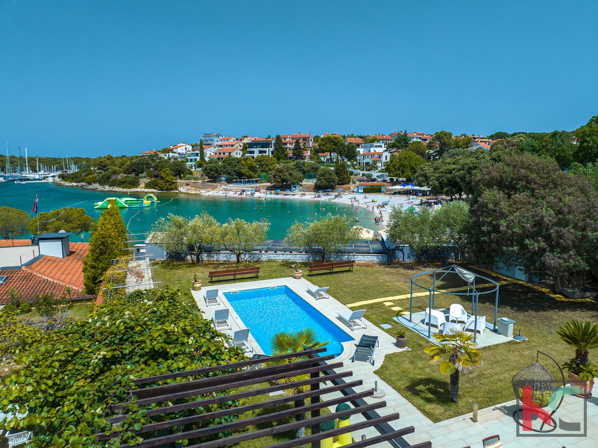 Istra, Pula, Pješčana Uvala, hiša z bazenom na ekskluzivni lokaciji, tik ob morju in plaži