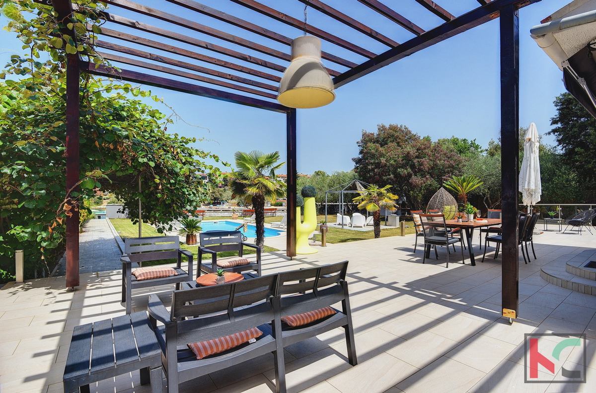 Istra, Pula, Pješčana Uvala, hiša z bazenom na ekskluzivni lokaciji, tik ob morju in plaži